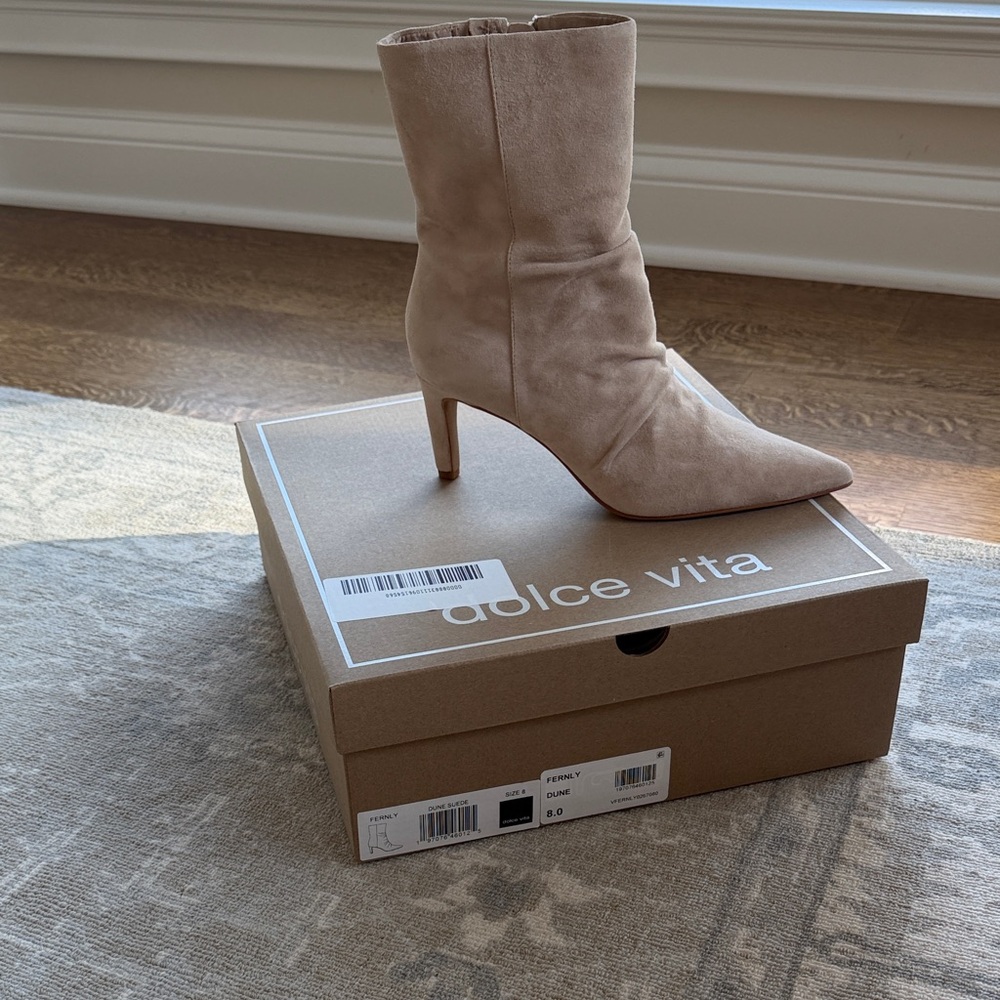Dolce Vita BRAND NEW Women's Beige Heeled Boots “Fernly”
